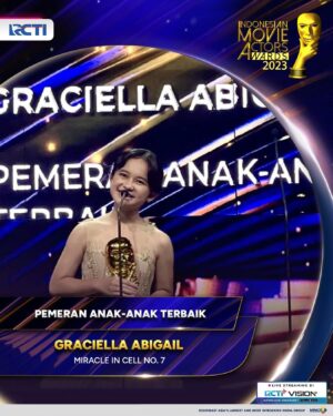 Graciella Abigail Instagram - Praise the Lord.. Pertama kali naik podium dapat piala 😁✨
Pasangan terbaik bareng bapak Dodo , Anak terbaik dan Ansambel terbaik @imaawards #IMMA2023 for #miracleincellno7 . Thank you to all team & judges for the appreciation ✨
.
Thank you to all family @falconpictures_ , ibu @er1ca , pak @hbnaveen , om Hanung @hanungbramantyo , alm. Om Nova, babeh Agus, om-om napi and all cast & crew #miracleincellno7 kesayangan ika semua ❤️✨
.
Terima kasih sudah selalu support Ika from that beginning sampai bisa dapat piala ini 😁🥰✨ We did it 🎉🥳
.
Terima kasih juga utk semua yg selalu dukung Grace, kakak2 #graciers @graciers.ofc @graciers_id , lope sekebon semuanya 🥰🌹