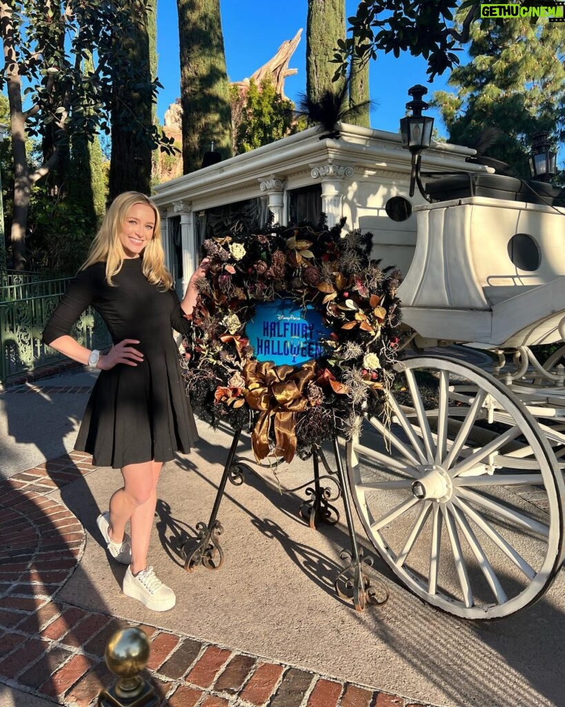 Greer Grammer Instagram - UM HI ITS OFFICIALLY ‘Halfway to Halloween’ and there is NO place I’d rather celebrate than at the haunted mansion 👻🎃 We all know how much I *LOVE* the holidays so when @disneyparks gave me the chance to celebrate in SPRING I couldn’t help but SCREAM! (ps don’t even get me started on how starstruck I was to see the right rope girl!!! 😍) (pss there’s actually nothing spookier than riding this ride with no one else on it 😬) #halfwaytohalloween #hostedbydisney