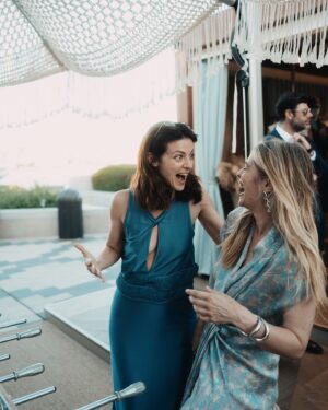 Greta Scarano Instagram - Grazie @giorgioarmani per questi giorni di spensieratezza 
Ps: più di tutto, grazie per averci fatto trovare il biliardino, io e @barbara_ronchi_ abbiamo davvero apprezzato 💙✨💙
Foto di @lucaspossiede #giorgioarmanimare