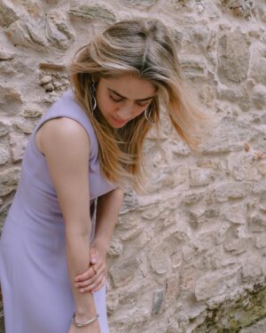 Greta Scarano Instagram - Grazie @pianegonda.jewelry per questi due giorni di natura e bellezza 🍃🌷🍃
#pianegondajewelry 
#ad