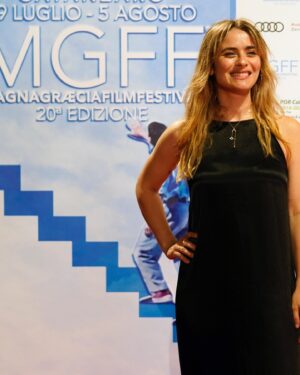 Greta Scarano Instagram - Ieri sera ho presentato il mio corto Feliz Navidad al @magnagraeciafilmfestival totalmente fuori stagione!🎄Ma è stato bello lo stesso 💘 grazie @gianvito_casadonte per l’invito e il sostegno since 2015 💕💚💕