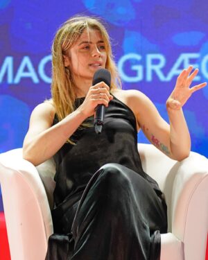 Greta Scarano Instagram - Ieri sera ho presentato il mio corto Feliz Navidad al @magnagraeciafilmfestival totalmente fuori stagione!🎄Ma è stato bello lo stesso 💘 grazie @gianvito_casadonte per l’invito e il sostegno since 2015 💕💚💕