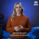 Greta Scarano Instagram - A livello globale, il numero di persone costrette a fuggire dalla propria casa e dal proprio paese ha toccato quota 114 milioni, e continua a salire. Per le famiglie in fuga, il gelo dell’inverno è una nuova emergenza da affrontare e si somma alla povertà, alla mancanza di sicurezza, alla paura per la vita dei più fragili. In un mondo in cui le crisi si moltiplicano, non possiamo voltarci dall’altra parte. Insieme, possiamo fermare il gelo invernale, ma anche quello della paura e dell’indifferenza. Per questo, ho aderito all’appello UNHCR per fornire assistenza salvavita a milioni di uomini e donne, mamme e papà, bambini e anziani. Fallo anche tu e #FermaIlGelo! Dona ora tramite il link in bio, o chiama il 45588. #FaiSentireIlTuoCalore