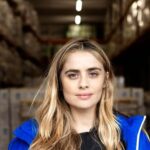 Greta Scarano Instagram - Oggi è la #giornatamondialedelrifugiato ed è un’occasione per condividere le storie delle persone che sono dovute fuggire dal proprio paese. Ho passato il mio telefono a Mikhail, un ragazzo scappato dalla guerra in Siria che oggi vive e studia a Torino. Mikhail dice una cosa veramente emozionante: non ha scelto di diventare un rifugiato, quello che gli dà speranza sono i suoi sogni, perché quelli invece li ha scelti lui ❤️ E se riuscirà a realizzarli, diventeranno la sua casa, la sua ancora nella tempesta. Sono felice di celebrare questa giornata insieme a UNHCR che é al fianco di persone come Mikhail.