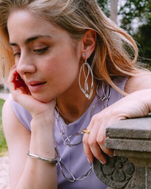 Greta Scarano Instagram - Grazie @pianegonda.jewelry per questi due giorni di natura e bellezza 🍃🌷🍃
#pianegondajewelry 
#ad