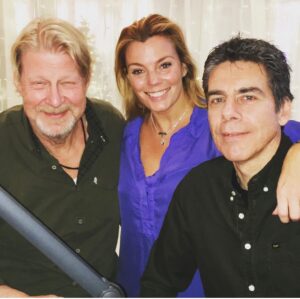Gry Forssell Instagram - Jag fyller 18år idag! 📻❤️
18år med morgonradio på Mix Megapol och SÅ många minnen, möten, skratt och erfarenheter. Och bilder, tydligen. 😄Tack alla ni som lyssnar eller någonsin har lyssnat och alla ni underbara som hänger med oss på morgnarna och tack till alla fantastiska vänner jag har har på eller från radion. Ni är bäst. ❤️ @gryforssellmedvanner @mixmegapol