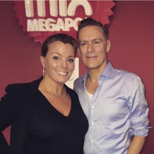 Gry Forssell Instagram - Idag är det på dagen 17år sedan jag började sända morgonradio på Mix Megapol. 🥳🤩 Tänk att jag fick världens roligaste jobb som jag älskar så mycket. Ett jobb som också har kommit att bli en livsstil där jag varje dag lär mig saker och där jag har fått så många nya vänner. (som under de här åren också har hunnit bli gamla vänner💕) Och när jag bläddrar bland mina bilder så slås jag av alla fantastiska, smarta, roliga och coola människor jag har fått (och fortfarande får) träffa. -På arbetstid! ❤️ @mixmegapol @gryforssellmedvanner