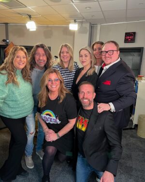 Gry Forssell Instagram - Oj vilken härlig morgon när vi firat Grys 50-årsdag!! Så många fina vänner som överraskat i studion och så många fina hälsningar som skickats in. Åter igen, grattisgrattisgrattis @gryforssell !! 🥰❤️

Kika i vår ”Gry 50” highligt om ni vill se mer från dagen! Ni kan även lyssna en gång till på dagens program via länken i bio 🎉🥂