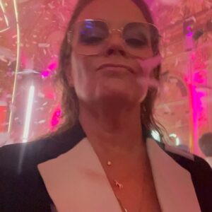 Gry Forssell Instagram - Fortfarande öm i fötterna -men KUL att få klä sig fin och gå på fest! 🥳 @ellesverige