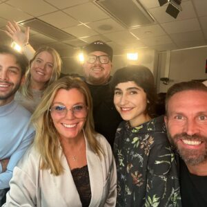 Gry Forssell Instagram - Jag fyller 18år idag! 📻❤️
18år med morgonradio på Mix Megapol och SÅ många minnen, möten, skratt och erfarenheter. Och bilder, tydligen. 😄Tack alla ni som lyssnar eller någonsin har lyssnat och alla ni underbara som hänger med oss på morgnarna och tack till alla fantastiska vänner jag har har på eller från radion. Ni är bäst. ❤️ @gryforssellmedvanner @mixmegapol