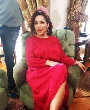 Gülhan Tekin Instagram - Kırmızılı Kadın💃 #womaninred #maideninaltıngünü set hatırası. #tbt