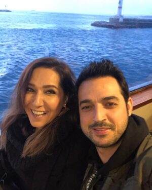 Gülhan Tekin Instagram - Filtresiz, apaçık, saf sevgili, vapurlu, akşamüstülü ve zavallı selfi mecburu koca 😁  @benhasanelmas