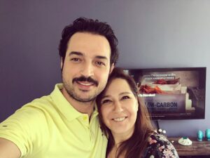 Gülhan Tekin Instagram - İyi bayramlar 🎈🎉🎀🎊🌸
#ramazanbayramı