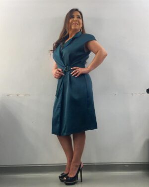 Gülhan Tekin Instagram - Dün akşam Geleceğin Starı programımızda giydiğim elbise bence çok güzeldi. 🤗 Emeği geçen arkadaşlarıma teşekkür ederim. 
Elbise : @difashionbranding @sofiandsofiofficial 
Styling : @yaseminakdasteker @supasemra
Küpeler : @byselinecer
Fotoğraf : @bestebereket 😘
