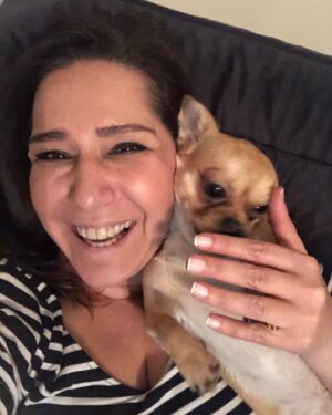 Gülhan Tekin Instagram - Evlat 💕🐶 #vera #verasu #satınalmasahiplen