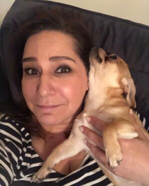 Gülhan Tekin Instagram - Evlat 💕🐶 #vera #verasu #satınalmasahiplen