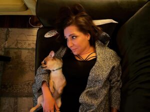 Gülhan Tekin Instagram - Baby tv izliyoruz 🥰👶🏻🐶
#verasu
