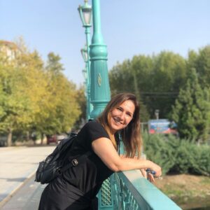 Gülhan Tekin Instagram - Tam artistik poz vercem bi gülme geliyor 😃 #eskişehir #suboyu #yerliturist 📸: @nazlipinarkaya 🌸