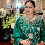 Gurdeep Kohli Instagram – Desi Emerald vibes….
Reveling in this beautiful ensemble from @bhartis_mumbai 
The moment of royalty❤️❤️❤️🌈
#indianwear #indianweddings #hararang💚 #punjabikudi😍 #fashion