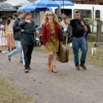 Guta Stresser Instagram - Ontem, 15/05, começamos os trabalhos rodando o filme #otempodadelicadeza em #Morretes #paraná 👉🏽 produção da #PioliFilmes @3tabelafilmes com direção e roteiro do Eduardo Nunes. O still é da @dannipersonn (maravilhosos!) ❤️🎬 Uma delícia de equipe e de elenco, um super diretor e diretor de fotografia que se entendem e estão trabalhando juntos há anos, em vários filmes. Uma dupla, além de talentosa, afinada! Temos a @lubuarque2000 nos figurinos e a Kenia na caracterização (dignos de um Oscar!!👏👏) E eu estou amando dar vida à Kelly, aqui vão as primeiras fotos dela na cena gravada ontem, em locação maravilhosa com direito a trem 🚂 montanhas e nuvens ☁️ 👉🏽 E vc? Gostou do visual da #kelly ??? Vamos que vamos!!! . . . . #gutastresser #atriz #filme #otempodadelicadeza #elenco #kelly