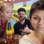 Guta Stresser Instagram - Almoço com o amigo Gus “Sem Insta”, que era “veterano” no meu primeiro grupo de Teatro, o do colégio, em 86!! Depois fechamos o dia lindo com chave de ouro tomando uma cervejinha no @omundoeteubartolomeu com a amiga @lizisuee “Com Insta” que mesmo tendo conhecido recentemente, é como se conhecesse da vida toda! 🫶🏽 #gutastresser #lizisuee #gus #curitiba #omundoeteubartolomeu #amigos #happyhour #horafeliz