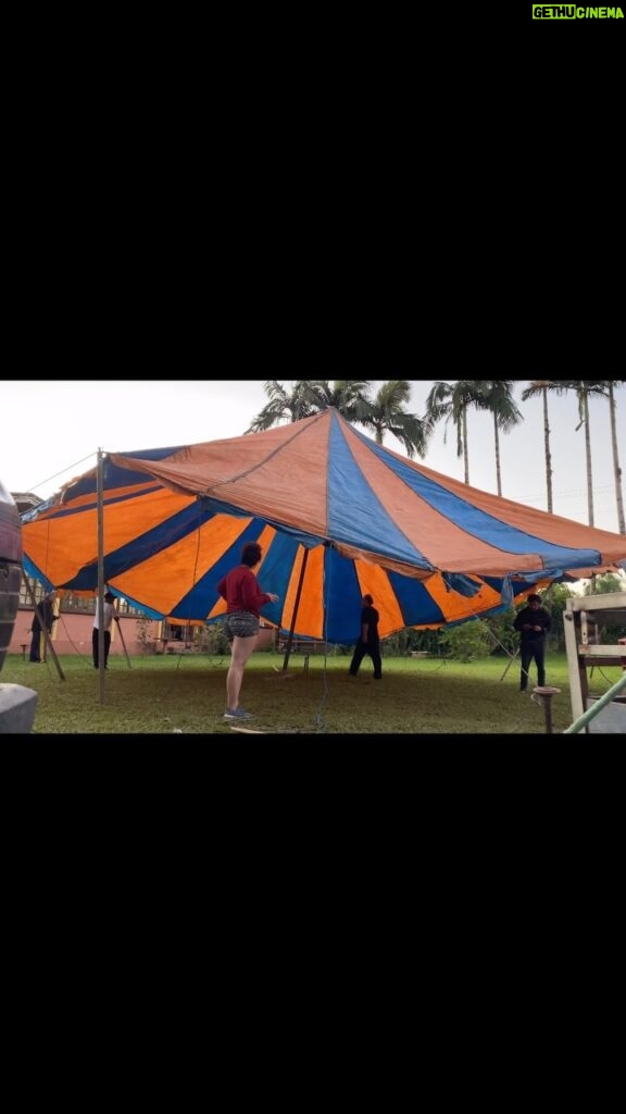 Guta Stresser Instagram - Ah! Um filme… O circo chega na cidade, levanta sua lona, faz seu número e vai, para outra cidade, levar sua arte mambembe por “La Strada” 🎺🥁🎺🥁 Ah! O cinema 🎥 Delicinha de vida dura! Ralação dos Deuses! Que delícia o cinema! . . . . #cinema #morretes #cinemabrasileiro #picadeiro #lona #circo ❤️🥁🎺🎥❤️ #otempodadelicadeza