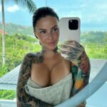 Hélène Boudreau Instagram - Thailand mash up 🇹🇭🐚🐢