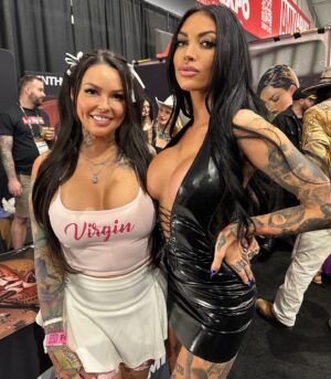 Hélène Boudreau Instagram - @avn convention 🌽⭐️ #avn