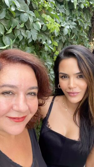 Hülya Duyar Instagram - @sebahat_kumas  #canımıniçi  #iyikitanıdımseni  #dostum #arkadaşım  #herşeyim  #hepmutluol  #melegim #seniçokseviyorum  #sebahatkumaş