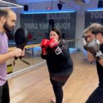 Hülya Duyar Instagram - @berkayarslaan @gokcansanliman Şampiyonlarla Antrenman👊🏻 #gokcansanliman #hulyaduyar #berkayaslan #kickbox #training #action