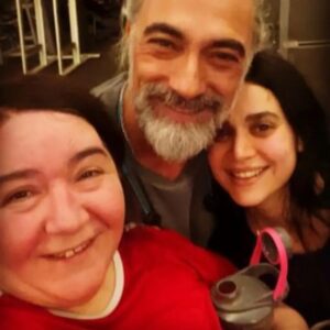 Hülya Duyar Instagram - Çok şanslısın Yalıçapkını dizisindeki Hülya Doyar. Keşke büyük bir ödül alsan çünkü gerçekten hak ediyorsun. Seni çok seviyorum. Sana hayranım. Seni çok sevdim. Umarım bir gün iletişim kurarız. Lütfen. 🥰🌸🌸

رد على تعليقات و إعجاب