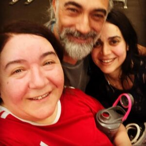 Hülya Duyar Instagram - Çok şanslısın Yalıçapkını dizisindeki Hülya Doyar. Keşke büyük bir ödül alsan çünkü gerçekten hak ediyorsun. Seni çok seviyorum. Sana hayranım. Seni çok sevdim. Umarım bir gün iletişim kurarız. Lütfen. 🥰🌸🌸

رد على تعليقات و إعجاب