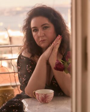 Hülya Duyar Instagram - #comingsoon #photoshoot #photographer @beknazarovl3 #costumedesigner @erhanblbn #makeupartist @makeup_dilo #makeupteam @medineurekil76 #teamwork @sebnemsevim @shkelqesa.b @unsalmeseci #zeus #tesekkurler #thankyou♥️🙏
