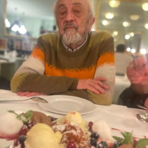 Hülya Duyar Instagram - @semamoritz  @arman.dyr  #dr.Ahmet Dogan  80 ,iyiki doğmuşsun , alles gute zum geburtstag , happybirtsday.  Seni tanImak , seni bilmek , seni yaşamak  Çok kıymetlı  Çok teşekkür ederim iyiki iyiki iyiki iyiki ! Çok mutlu ol Ahmet Seni çok Seviyorum ♥️🙏🧿🎶🎶🎶. Ve muhteşem  @restaurantlouislaurent  #berlin kutladık muhteşem di çok teşekkür ederiz 🙏♥️✨