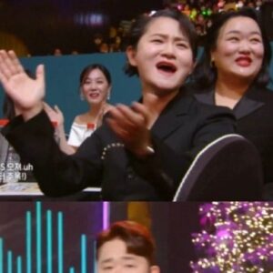 Ha Jae-sook Instagram - 1.밤새 수다 가능 멤바(곧 다시 뭉쳐!!)
2.방송국 구경에 신난 고성댁 with.노래자랑 mc양반
3.여백의 미따위는 모르는 나란 놈(x-mas는 고기!!)
4.마무리수정까지 꼼꼼한 울 경화원장님 #조이187
헤어는 우리 진솔실장님(헤어할때 하마가 반드시 필요해욧🐶)
슈트는 #노드비메이드

모두모두 메리크리스마스🎄 #고성댁