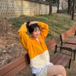Ha Soo-young Instagram - @umbrokorea 가볍고 산뜻한 엄브로 셋업💛 #광고 #엄브로 #플레이버셋업 #FLAVOUR #셋업 #자켓추천