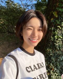 Ha Yeong Instagram - 날씨 엄청 좋았음(더웠음) 💙