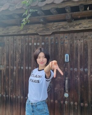 Ha Yeong Instagram - 날씨 엄청 좋았음(더웠음) 💙