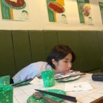 Ha Yeong Instagram - 헤헤 원준이 보러가기 전에 밥부터🍽️ @netflixkr