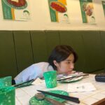 Ha Yeong Instagram - 헤헤 원준이 보러가기 전에 밥부터🍽️ @netflixkr