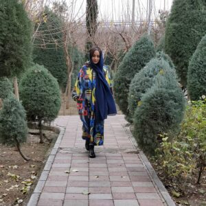 Hadis Fouladvand Instagram - می آیم  می آیم  می آیم
باگیسویم: ادامه بوهای زیر خاک 
با چشمهایم: تجربه های غلیظ تاریکی
با بوته ها که چیده ام از بیشه های آن سوی دیوار 
می آیم  می آیم  می آیم
و آستانه پر از عشق میشود
ومن در آستانه به آنها که دوست می دارند
و دختری که هنوز آنجا
در آستانه پر از عشق ایستاده سلامی دوباره خواهم داد.
#فروغ_فرخزاد 
@f.jcollection

#hadisfouladvand 
#حدیث_فولادوند