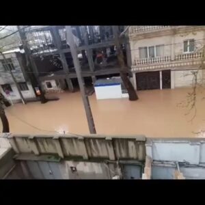 Hadis Fouladvand Instagram - شايد ابراز همدردى من توسط اين پست دردى از هموطنان عزيزم دوا نكنه اما به عنوان يك زن لر اعلام ميكنم تا جايي كه در توانم باشه در كنارتون هستم و درد و مصيبت شما از زندگى من جدا نيست
#لرستان_تنها_نیست 
#لرستان_بزرگ 
#سيل
#لرستان
#لر
#لرستان_خرم_آباد 
#وطنم_پاره_تنم
#لرستان_را_دریابیم