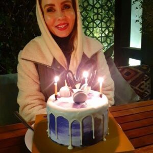 Hadis Fouladvand Instagram - اینجا دوستان خیلی خوب و زیادی دارم که منو خوشحال میکنن ، با پیامهاشون، با محبت و لطفشون به من ... قدردان محبتتون هستم ،اما منو ببخشید که نمیتونم جواب پیام و محبت تک تکتون بدم.. اما سعی میکنم که همه پیامهاتون و بخونم و تا حدی که میتونم پاسخ بدم...❤ #حدیث_فولادوند #تولد #دوست #دوستی #دوستان_مجازی #شادی #خوشحالی #بازیگران #بازیگران_زن #پیام #دایرکت #کامنت #اکسپلور
