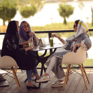 Hadis Fouladvand Instagram - يه قرار كـارى 📝 يه ناهار دوستانه🍝🥙🍕🍔🍹🍽
#حديث_فولادوند