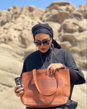 Hadiseh Tehrani Instagram - .
@k.h.leather 
.
.
تاریخ انجام پروژه ۱۵/۵/۱۴۰۱
Outdoor photo shooting 
for new brand 
Luxury handcraft leather design by : @kianmoghadamofficial 
📸 : @raminrastad 
.
برند چرم دست دوز کیان مقدم 
.
#چرم #مدل #چرم_طبیعی #مدلینگ #برند 
#leather #model #brand #handcrafted #leathercraft #hype