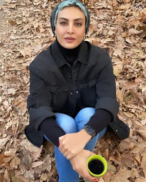 Hadiseh Tehrani Instagram - 🍂آذر🍁سرزمينم🔥

.
#پاييز #آذرماهی #عشق #زندگي #حس_خوب #رفيق #عاشقانه #من_و_تو #love #fallinlove 
.
📷: @kianmoghadamofficial 🧿♥️