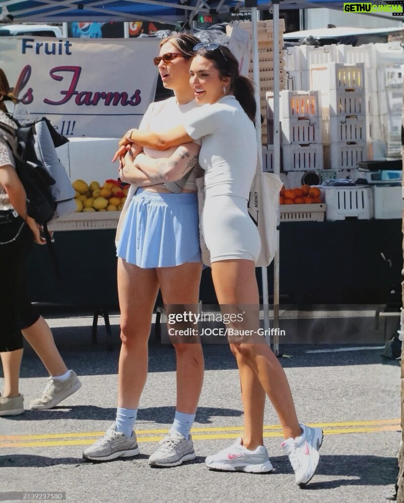 Hailee Keanna Lautenbach Instagram - Sorry sorry all the @modelhousemovie buzz has gone to my head 🫶🏼🪄 💁🏻‍♀️ jk - been a Getty girl but not a STUDIO CITY FARMERS MARKET Getty girl, see last pic where I was wrongly named circa 2018 (shout out Nolan hi Nolan) Cute day with sis!!! (These Nike initiator shoes are the new Monarch Dad shoes) (abbey and I got Classpass can u even TELL)