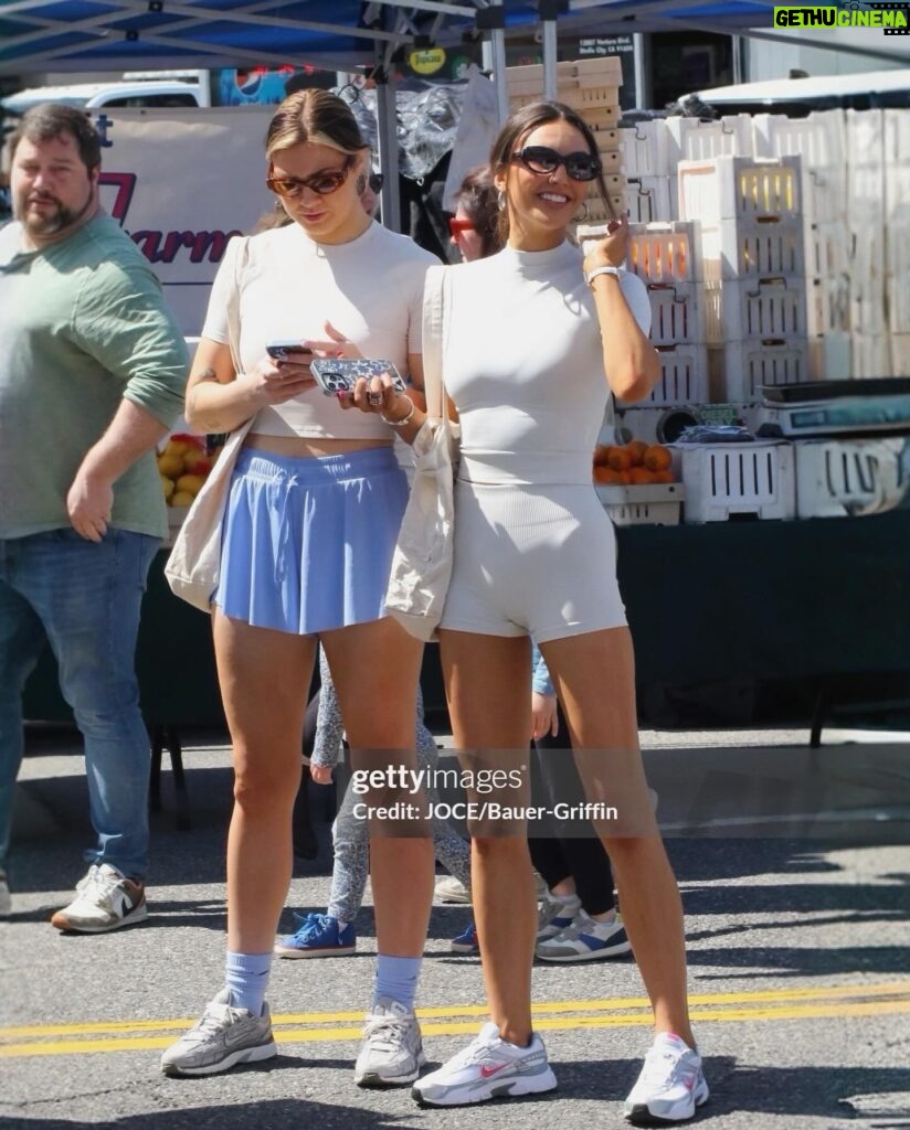 Hailee Keanna Lautenbach Instagram - Sorry sorry all the @modelhousemovie buzz has gone to my head 🫶🏼🪄 💁🏻‍♀️ jk - been a Getty girl but not a STUDIO CITY FARMERS MARKET Getty girl, see last pic where I was wrongly named circa 2018 (shout out Nolan hi Nolan) Cute day with sis!!! (These Nike initiator shoes are the new Monarch Dad shoes) (abbey and I got Classpass can u even TELL)