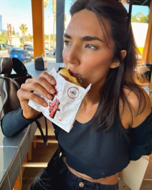 Hailee Keanna Lautenbach Instagram - Why did burger friend be mean to me