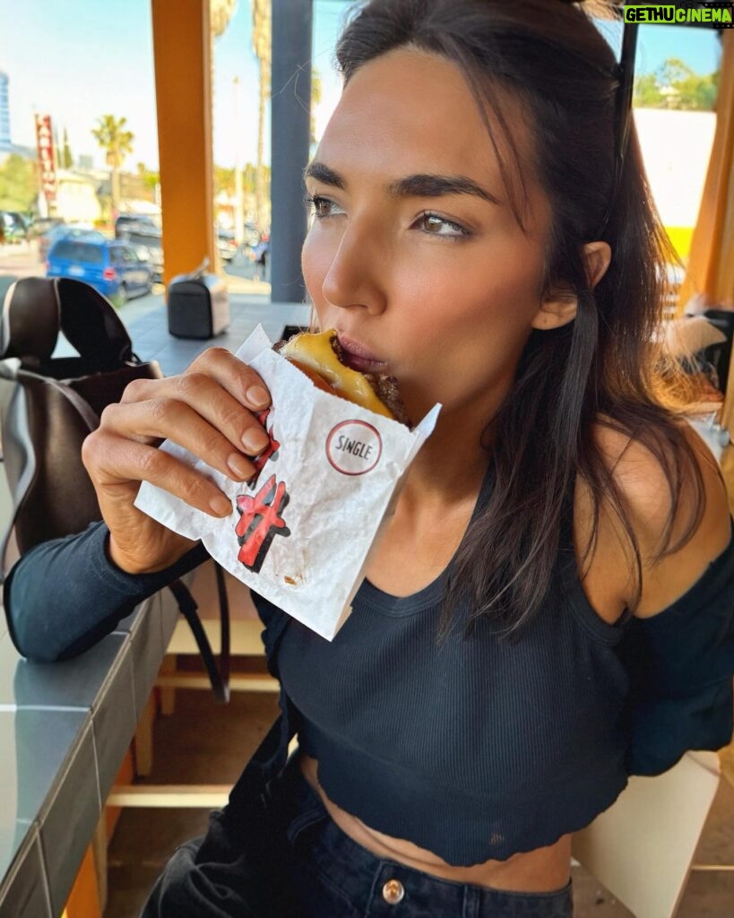 Hailee Keanna Lautenbach Instagram - Why did burger friend be mean to me